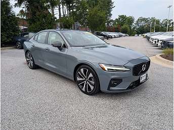 2022 Volvo S60 B5 Momentum 