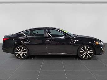 2022 Nissan Altima SR 