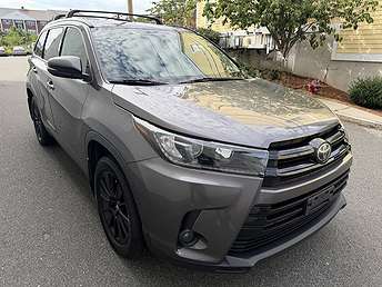2019 Toyota Highlander SE 