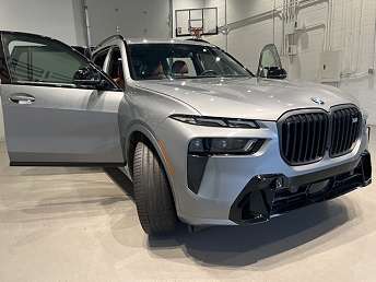 2023 BMW X7 M60i 