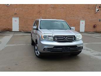 Silver Honda Pilot SUV 2013