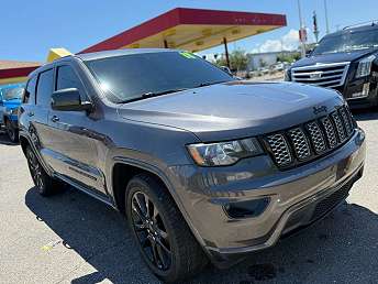 Gray Jeep Grand Cherokee SUV 2018