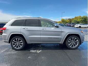 Silver Jeep Grand Cherokee SUV 2018