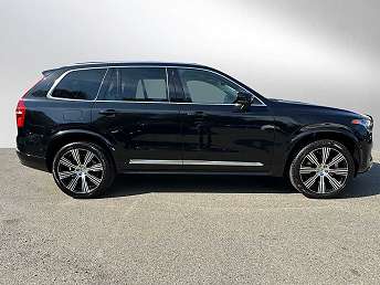 2023 Volvo XC90 T8 Plus 