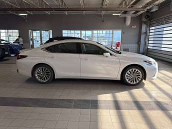 2023 Lexus ES 300h 