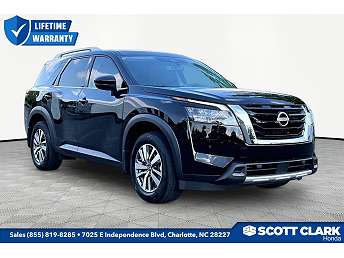 2025 Nissan Pathfinder SL 