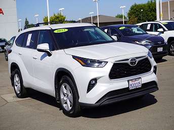 2023 Toyota Highlander LE 