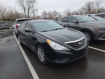 Black Hyundai Sonata GLS 2013