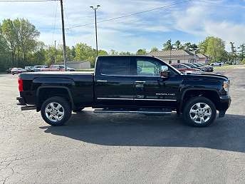 Black GMC Sierra 2500HD Denali 2018
