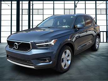 2022 Volvo XC40 T4 Momentum 