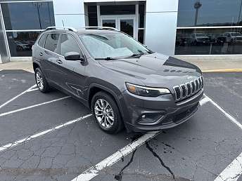 Gray Jeep Cherokee SUV 2021