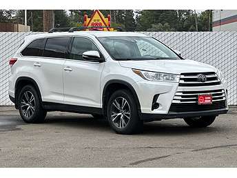 2019 Toyota Highlander LE 