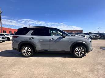 2024 Nissan Pathfinder SL 