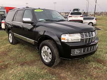 Black Navigator SUV 2014