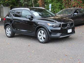 2020 Volvo XC40 T5 Momentum 