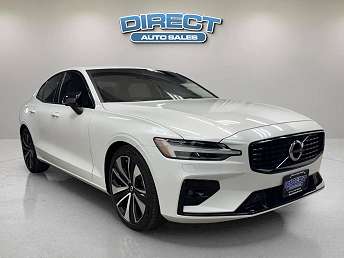2022 Volvo S60 B5 Momentum 
