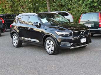 2021 Volvo XC40 T5 Momentum 