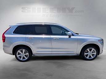 2022 Volvo XC90 T5 Momentum 