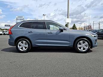 2022 Volvo XC60 B5 Momentum 