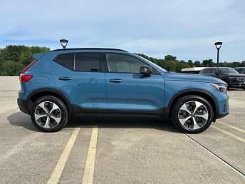 2023 Volvo XC40 B5 Ultimate 
