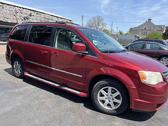 2010 Chrysler Town & Country Touring 
