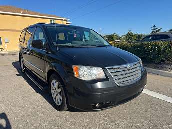 2010 Chrysler Town & Country Touring 