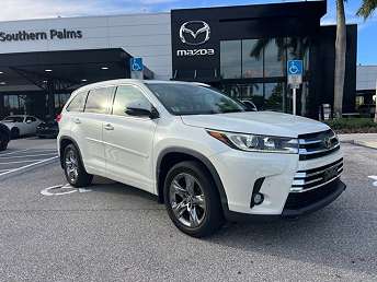White Toyota Highlander SUV 2017