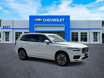 2022 Volvo XC90 T6 Momentum 