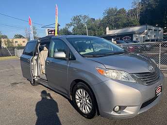 Silver Toyota Sienna Limited 2011
