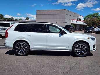 2023 Volvo XC90 T8 Plus 