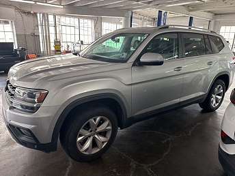 Silver Volkswagen Atlas SE 2018