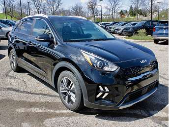 Black Kia Niro SUV 2022