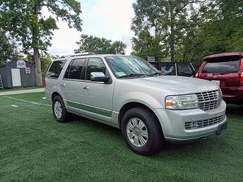 Silver Navigator SUV 2014