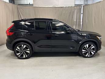 2023 Volvo XC40 B5 Plus 