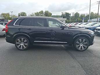 2025 Volvo XC90 T8 Plus 