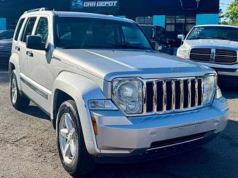 Silver Jeep Liberty SUV 2008