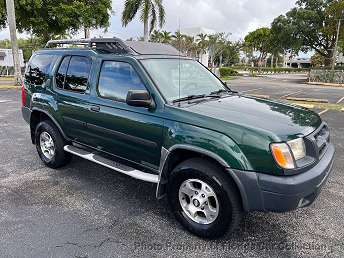 Green Nissan Xterra SE 2001