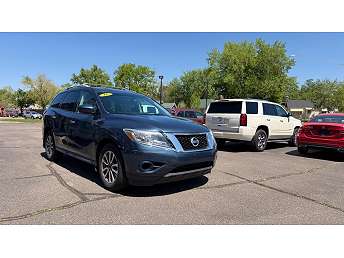 Blue Pathfinder SUV 2016