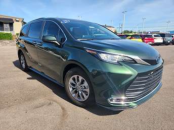2023 Toyota Sienna XLE 