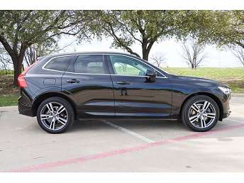 2021 Volvo XC60 T6 Momentum 