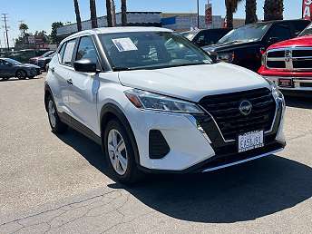 2025 Nissan Kicks S 