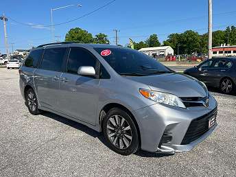 2018 Toyota Sienna LE 