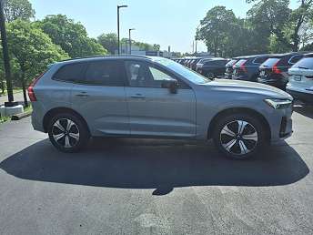 2025 Volvo XC60 T8 Plus 