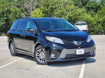 2019 Toyota Sienna XLE 