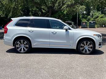 2024 Volvo XC90 T8 Plus 