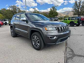 Gray Jeep Grand Cherokee SUV 2017