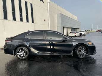 2023 Toyota Camry SE 