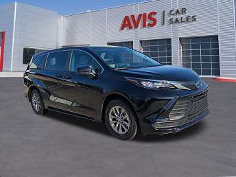 2025 Toyota Sienna LE 