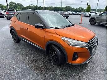 2022 Nissan Kicks SR 