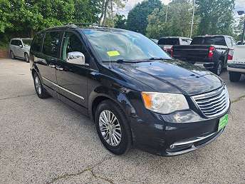 Black Chrysler Town & Country Touring 2014
